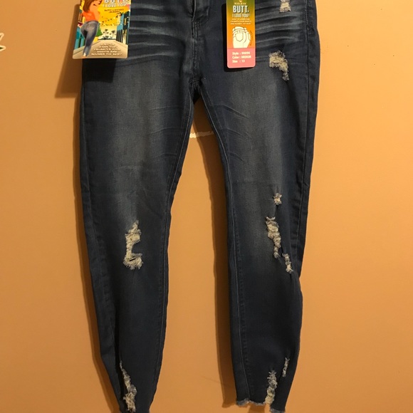 Fashion Nova Ripped Jeans - Picture 3 of 4